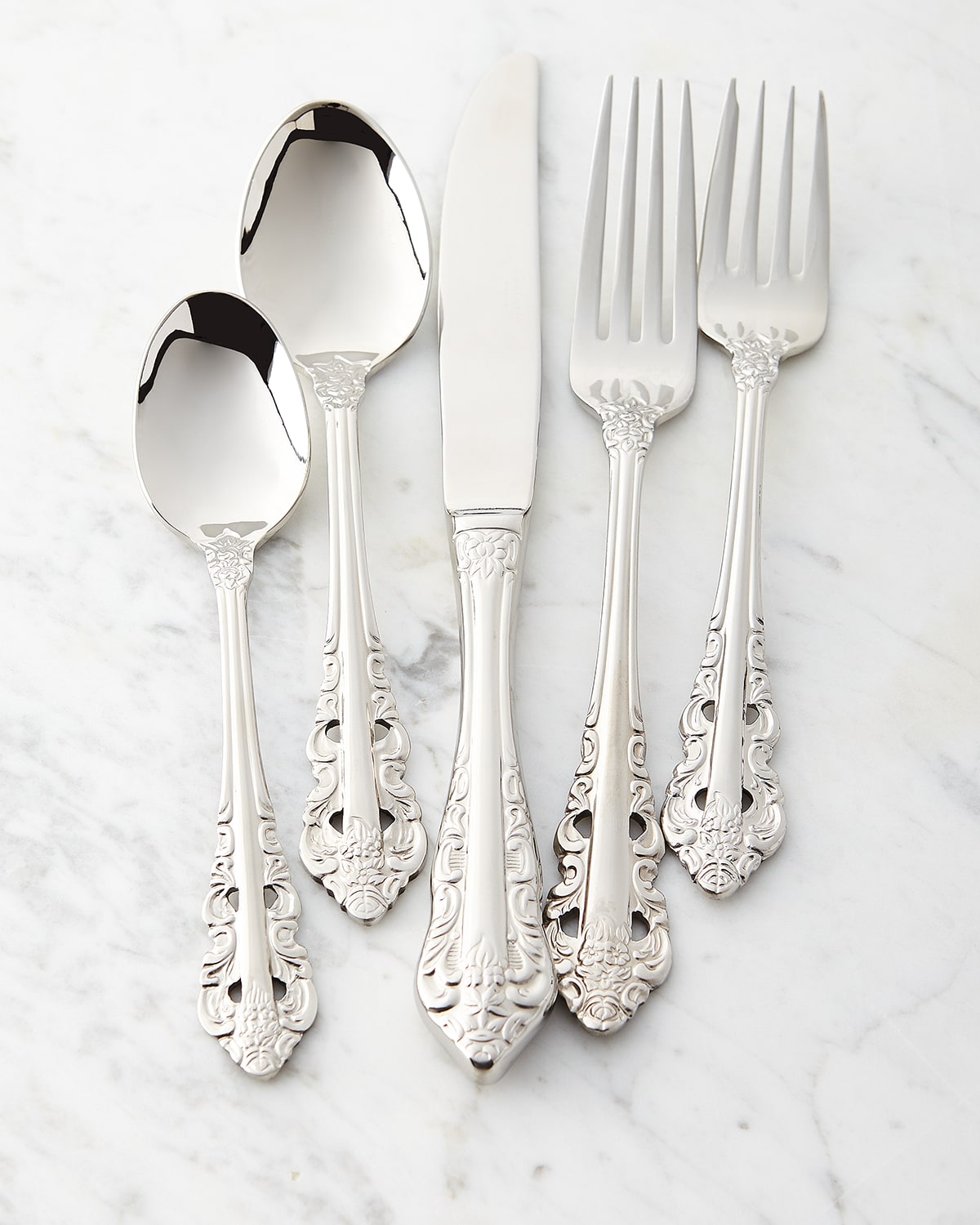 Image Wallace Silversmiths 5-Piece Antique Baroque Flatware Place Setting