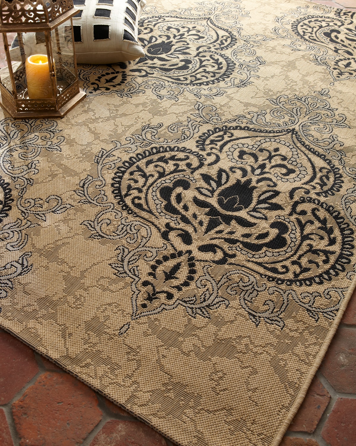 Outdoor Damask Rug, 8' x 11'