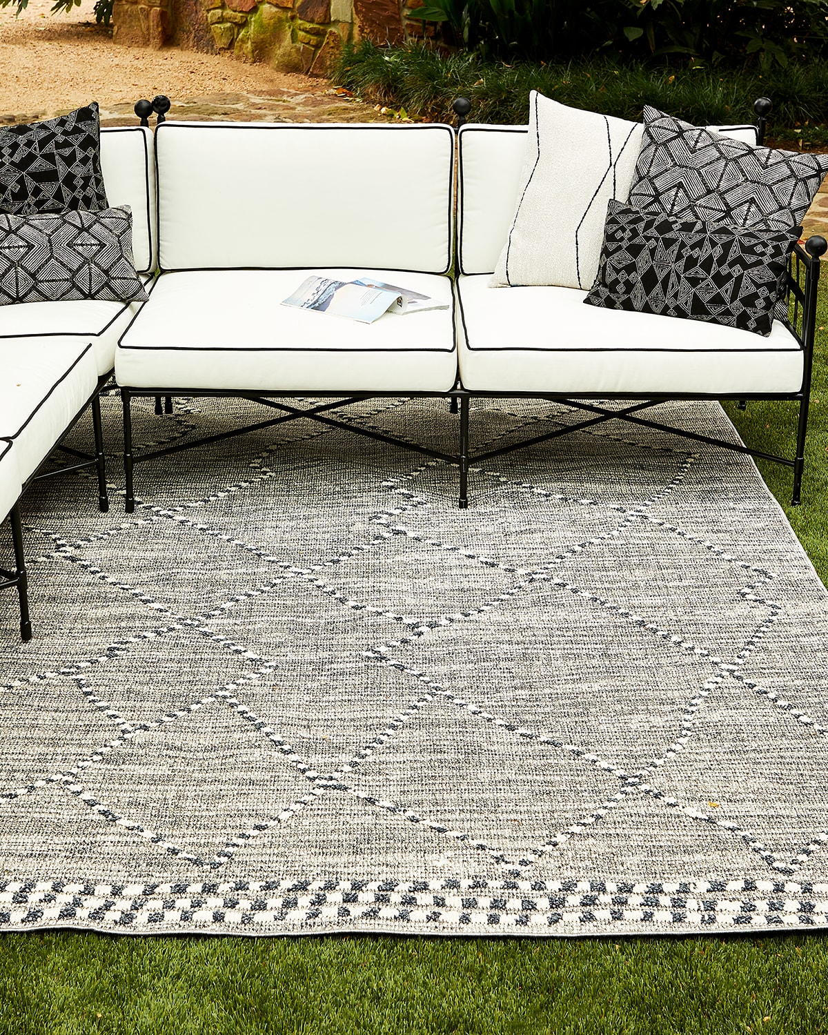 Olympia Machine Woven Indoor/Outdoor Rug, 8' x 10'