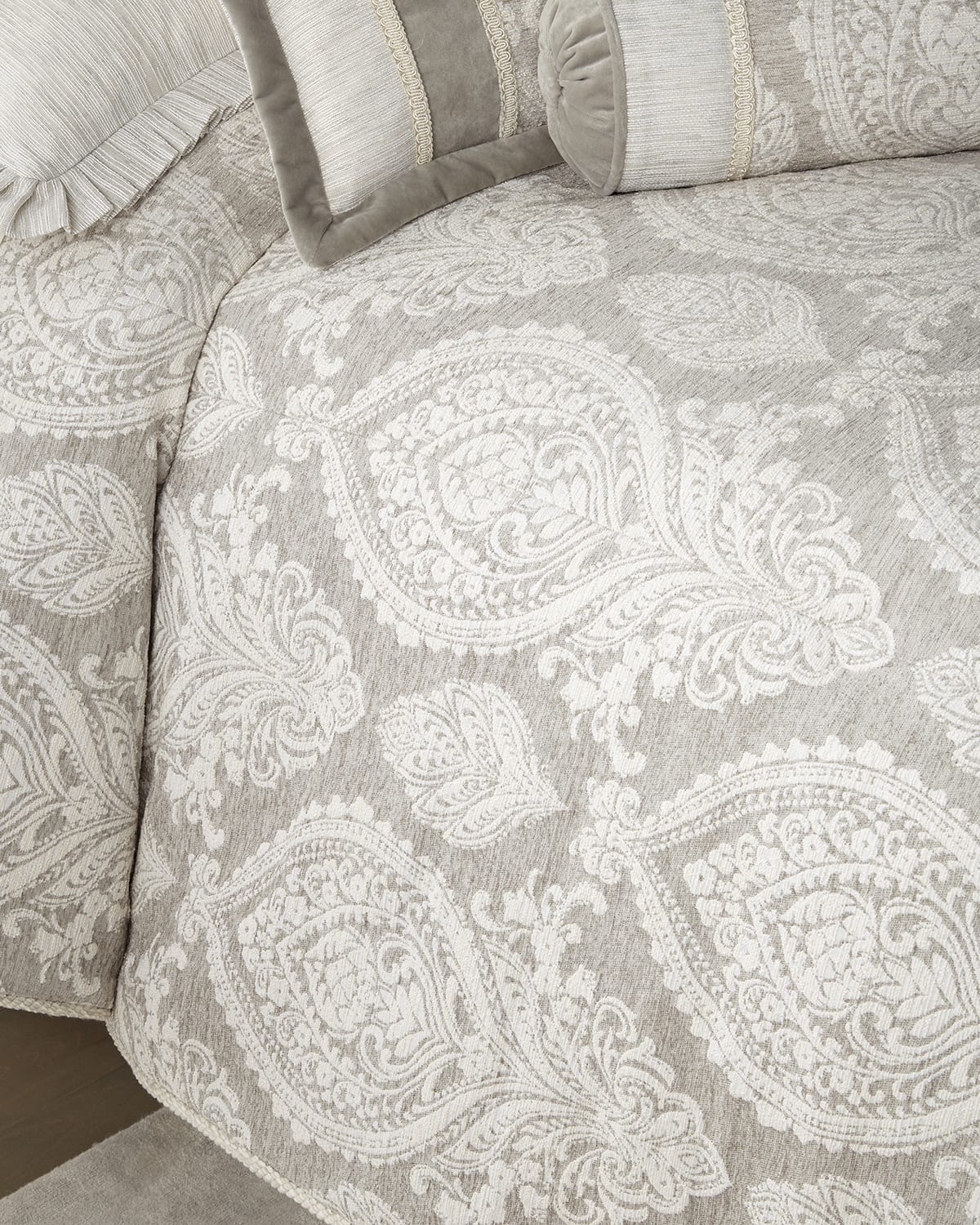 Image Austin Horn Collection Novette Comforter, Queen