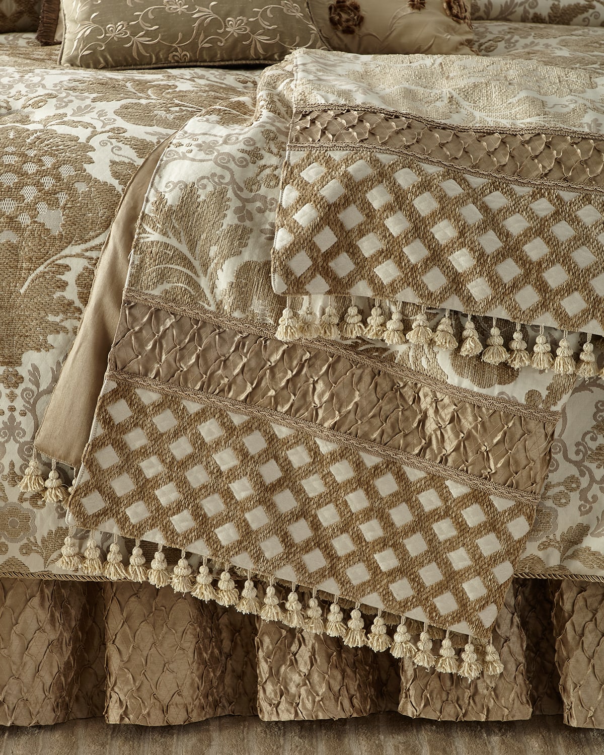 Image Austin Horn Collection Everleigh Throw