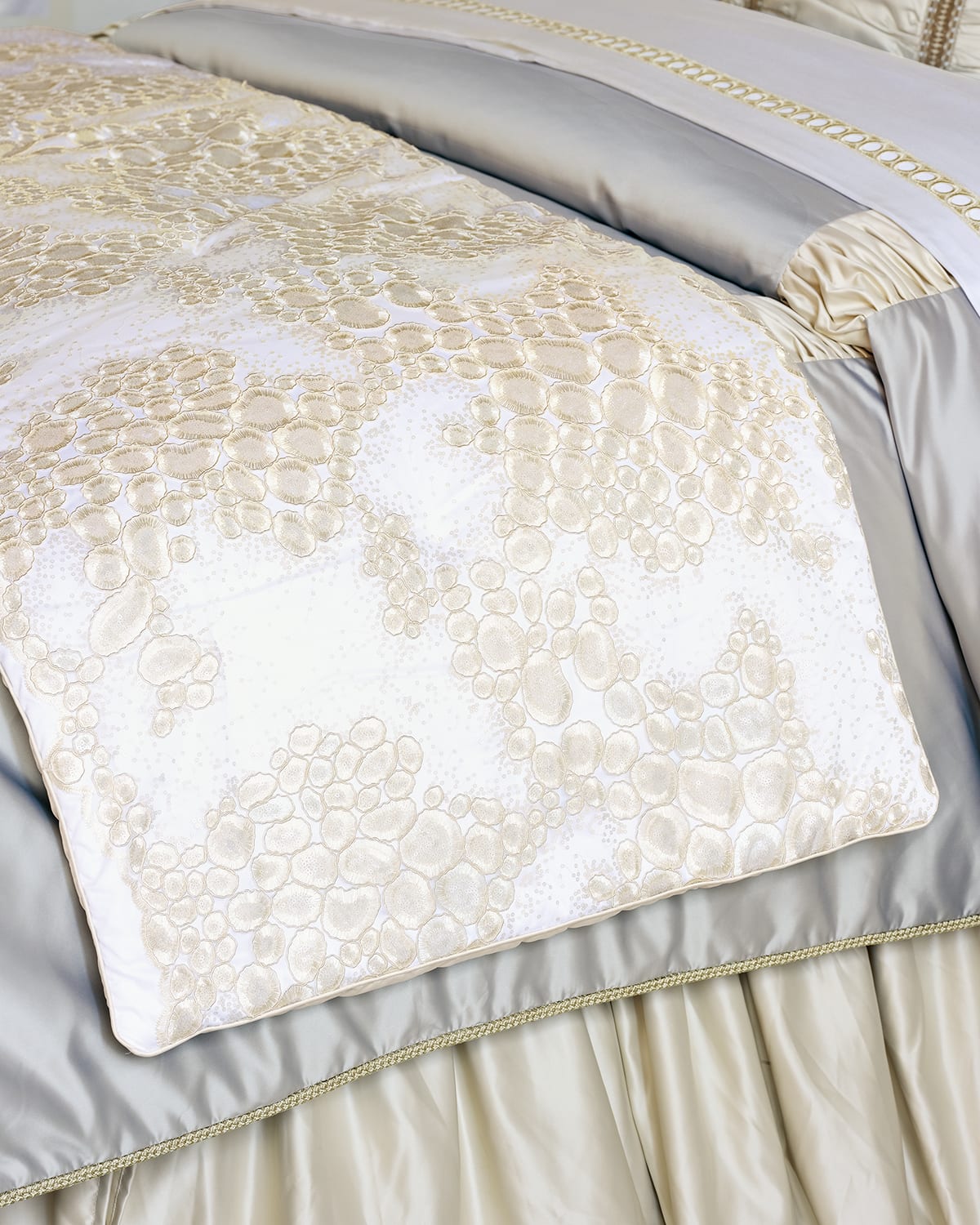 Image Eastern Accents Jolene Bed Scarf