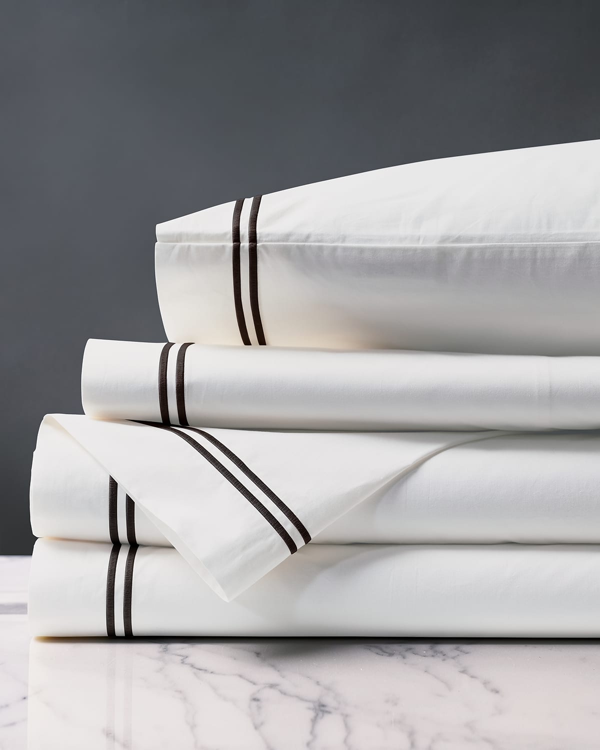 Image Eastern Accents Enzo White/Black Sheet Set