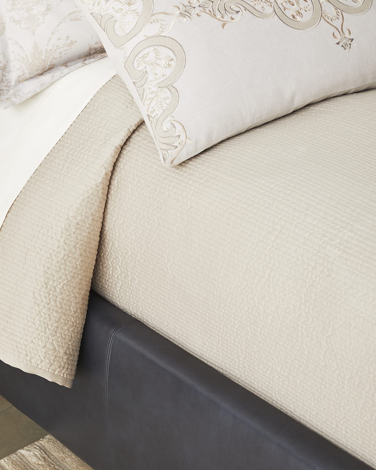 Image Lili Alessandra Retro Coverlet, Queen