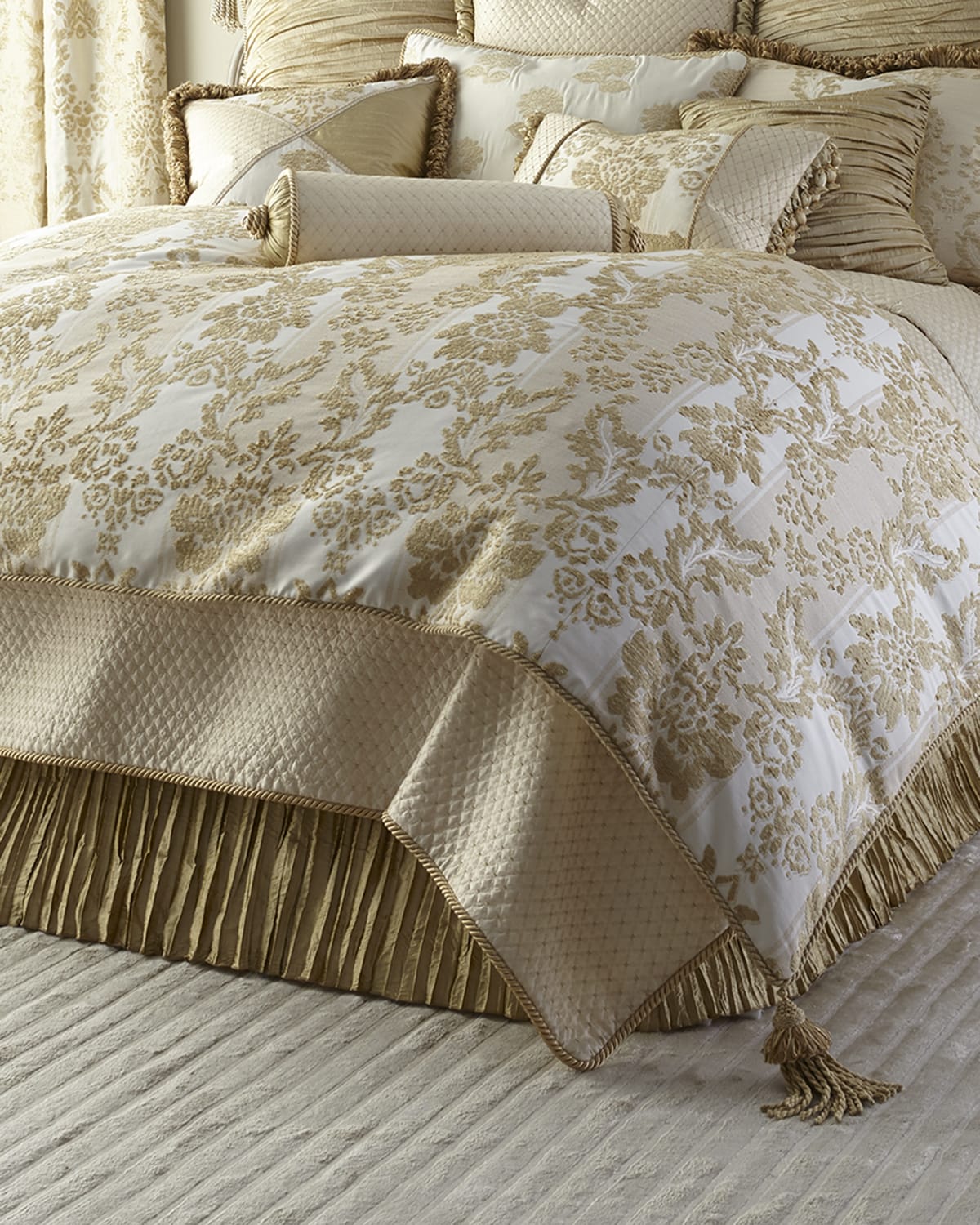 Image Austin Horn Collection Antoinette Chenille Comforter, King