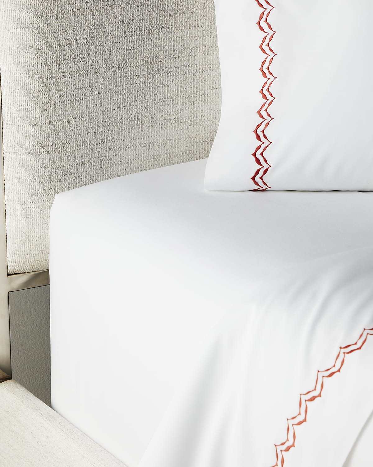 Image Matouk Milano 600TC Fitted Sheet, QUEEN