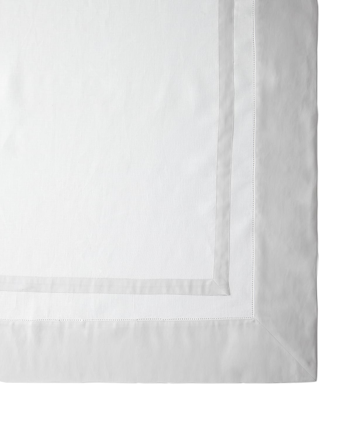Image Sferra Tipton Oblong Tablecloth, 66" x 124"