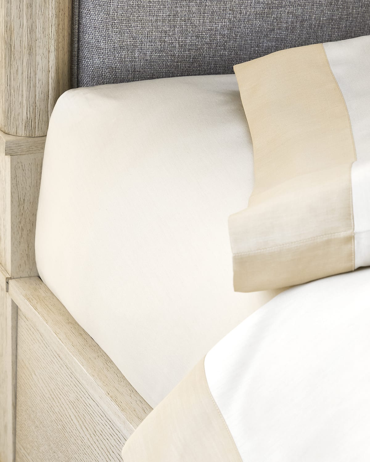 Image Sferra Larro Queen Fitted Sheet