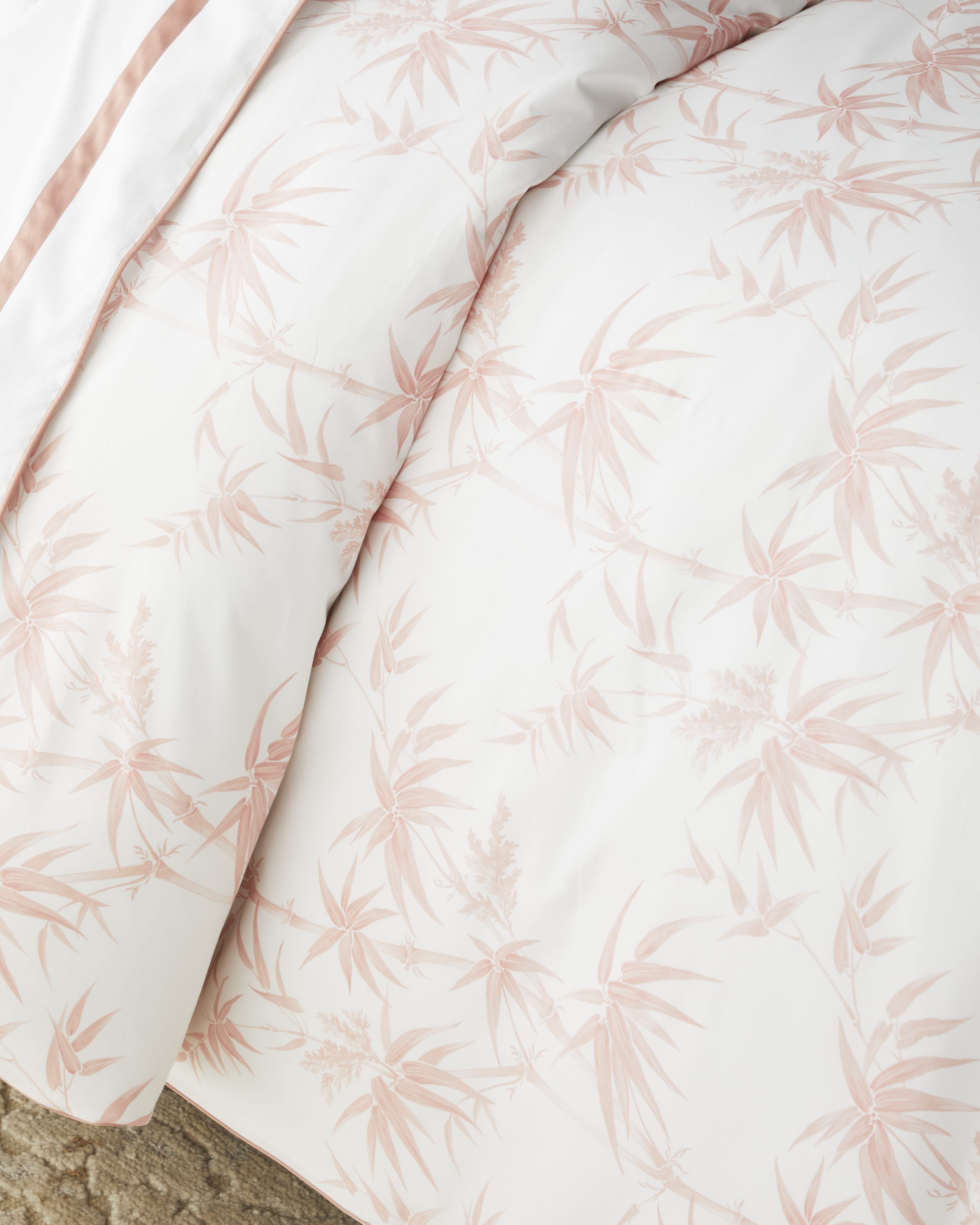 Image Matouk Schumacher Dominique Duvet Cover , FULL-QUEEN