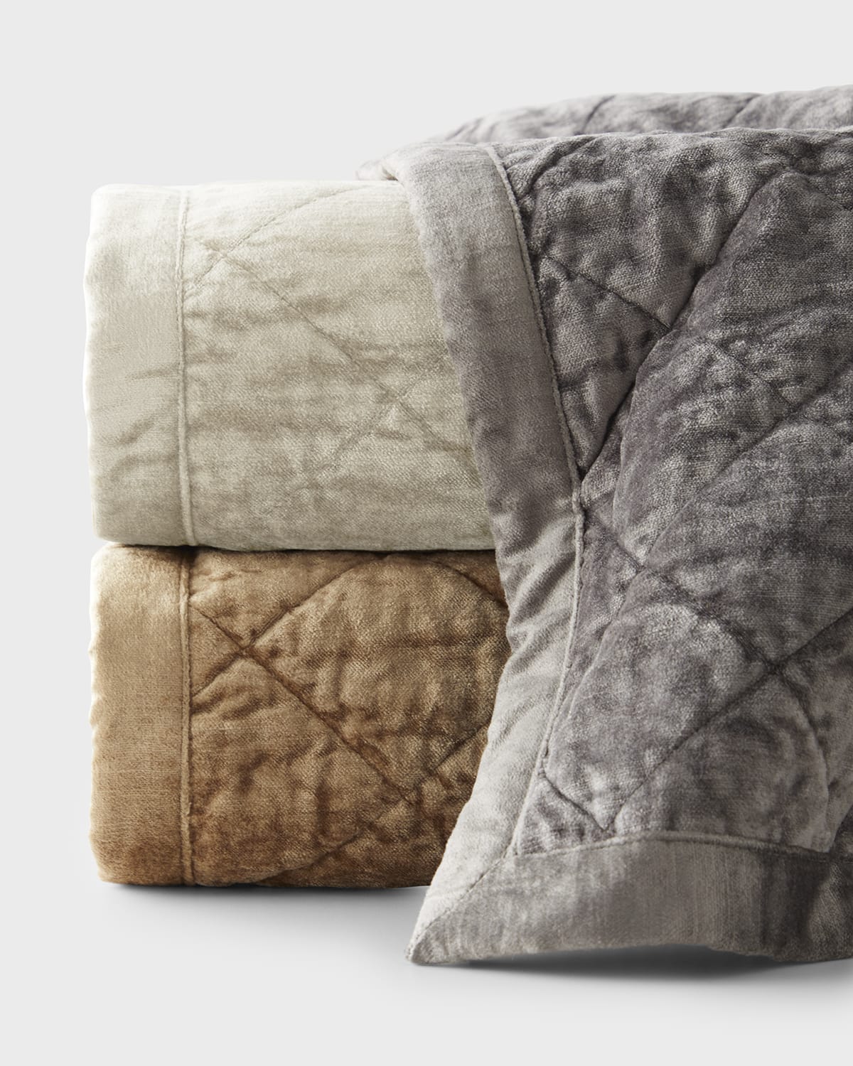 Image Amity Home Simona Velvet Quilt, King