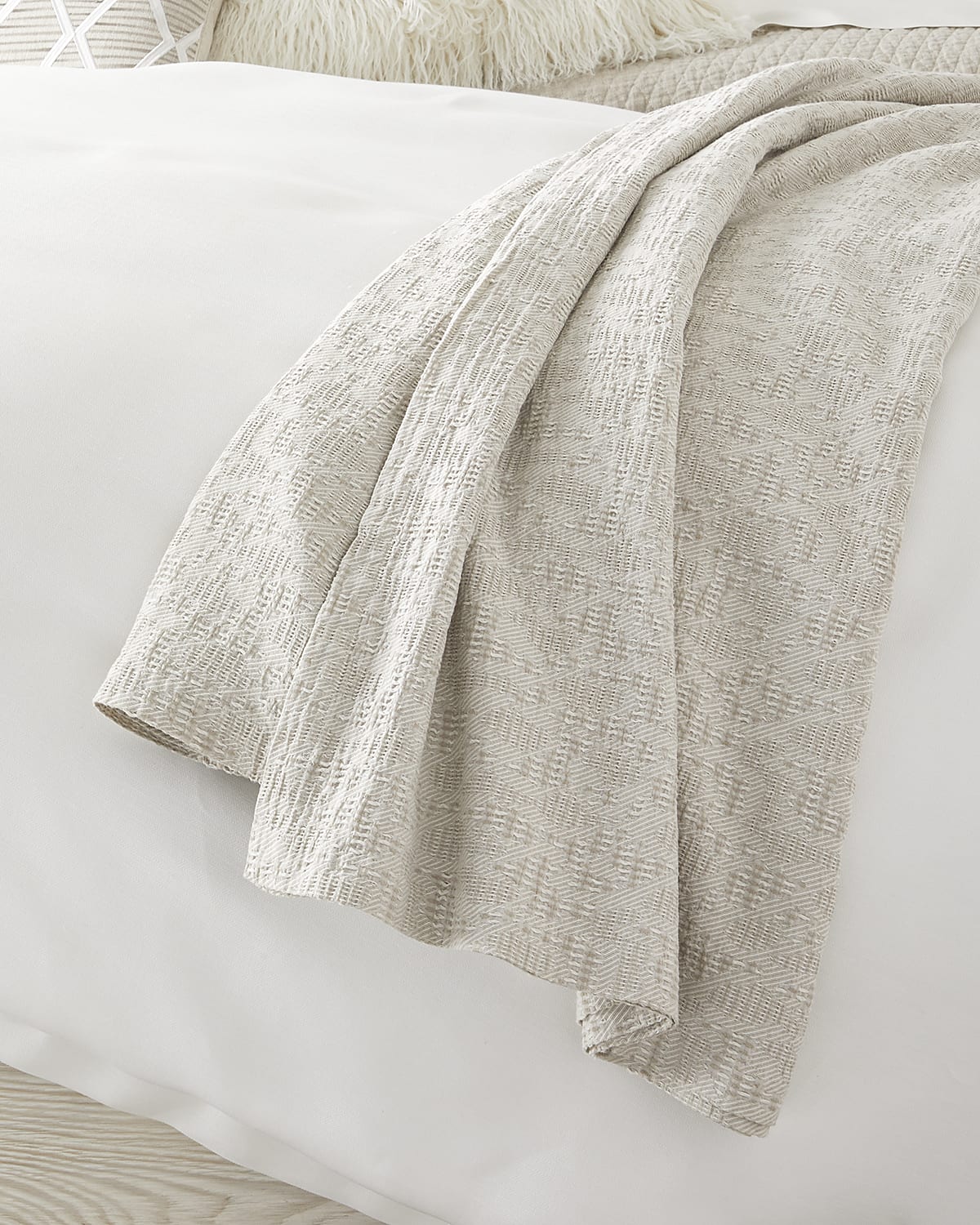 Image Lili Alessandra Sierra Blanket, Queen