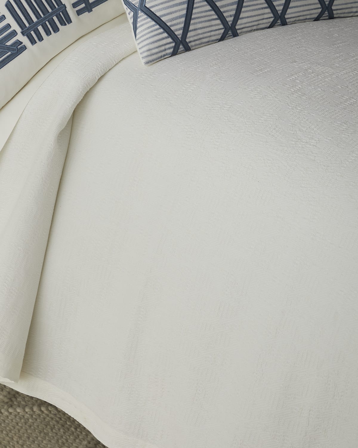 Image Lili Alessandra Sierra Blanket, King