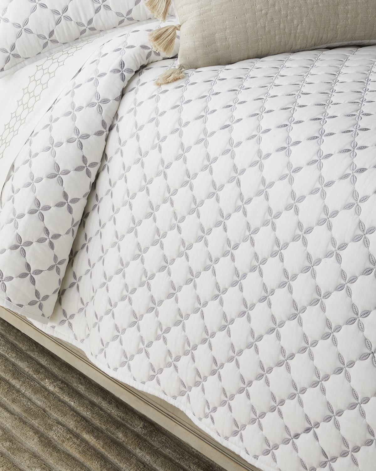 Image John Robshaw Layla Coverlet, Queen