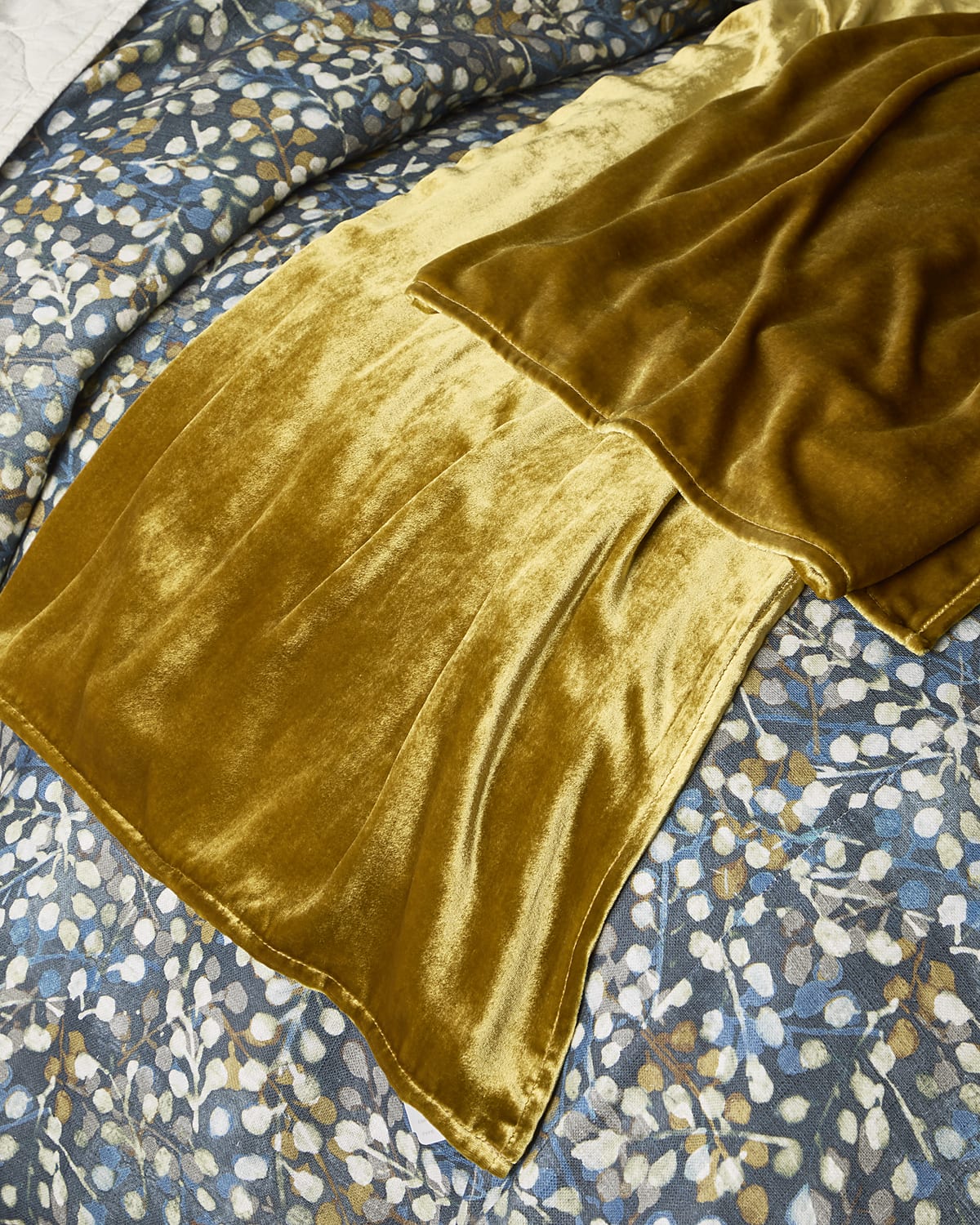 Image TL at Home Vintage Velvet Oversized Throw Blanket, 50" x 90"