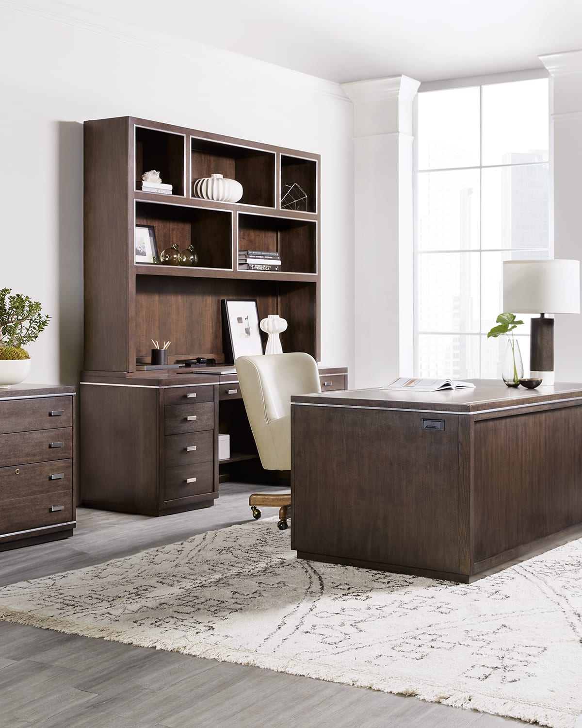 Hooker Furniture, Olantio Office Sullivan Executive Desk in Cherry