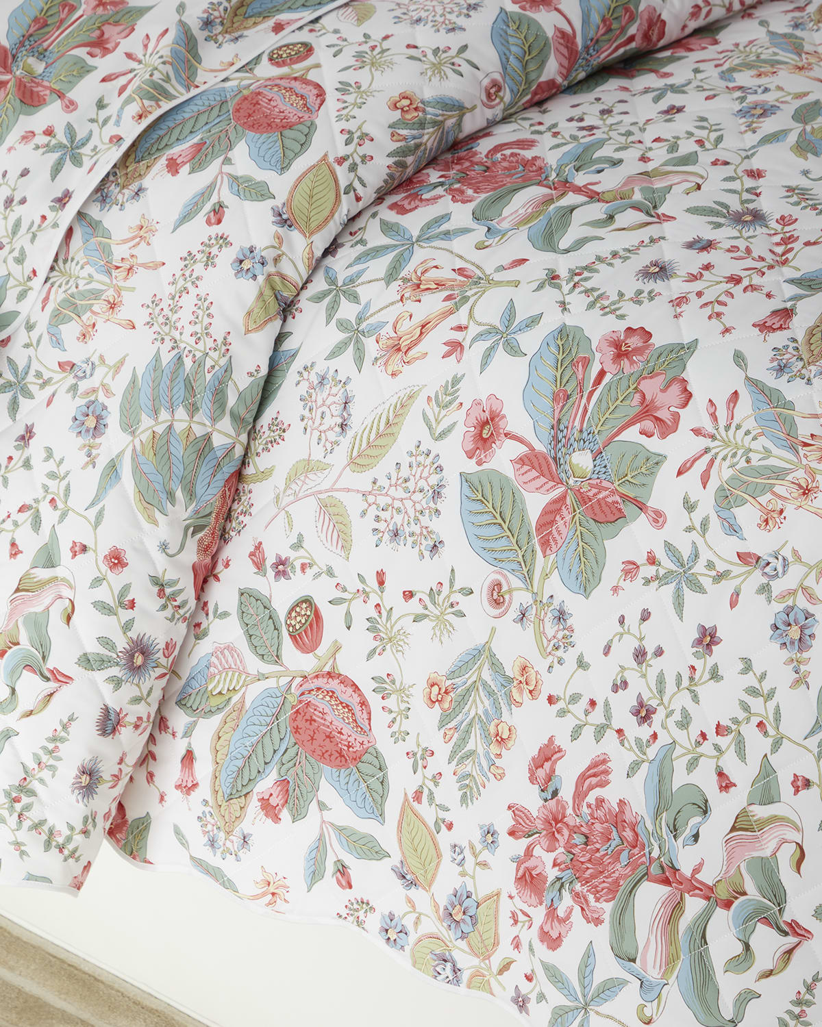 Scalloped Trim Bedding