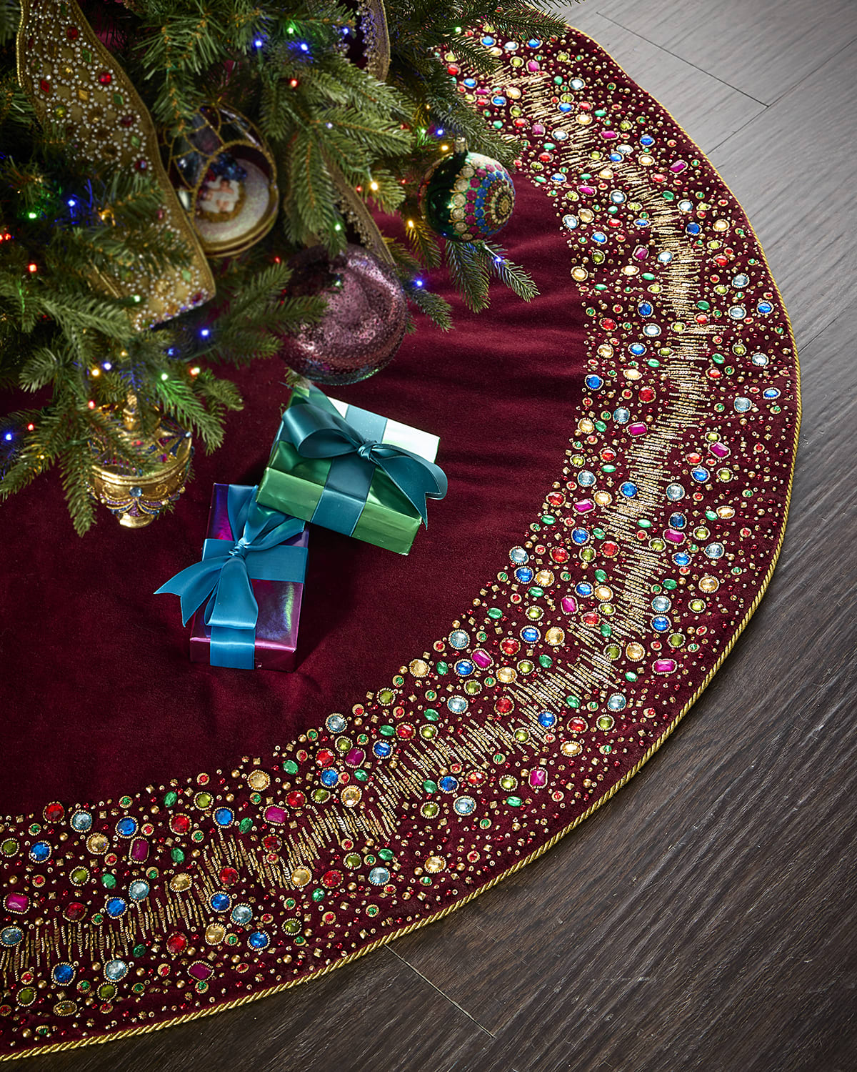 Bright christmas tree skirt