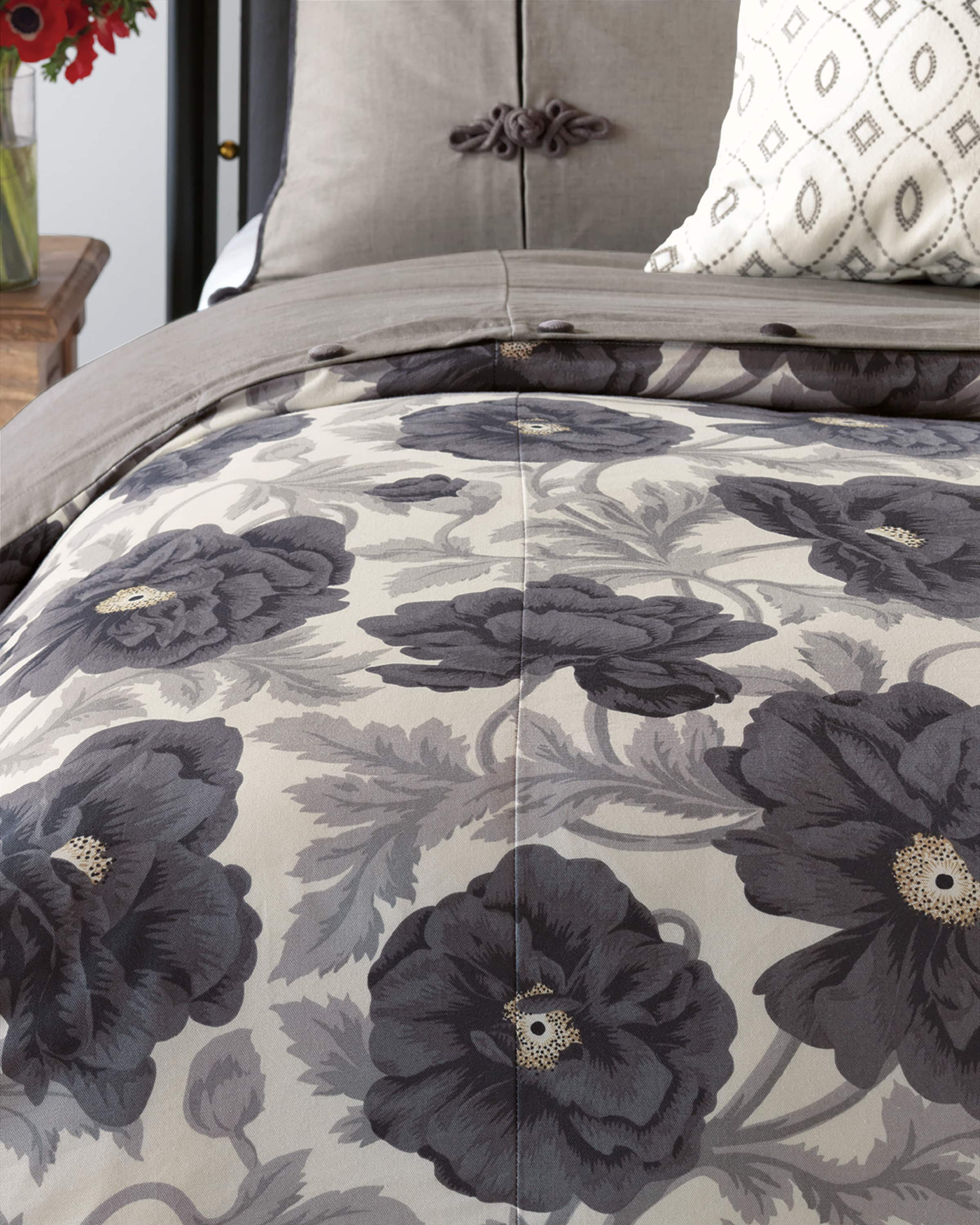 Eastern Accents Nuvola Queen Fitted Sheet and Ma Thread Counthing Items