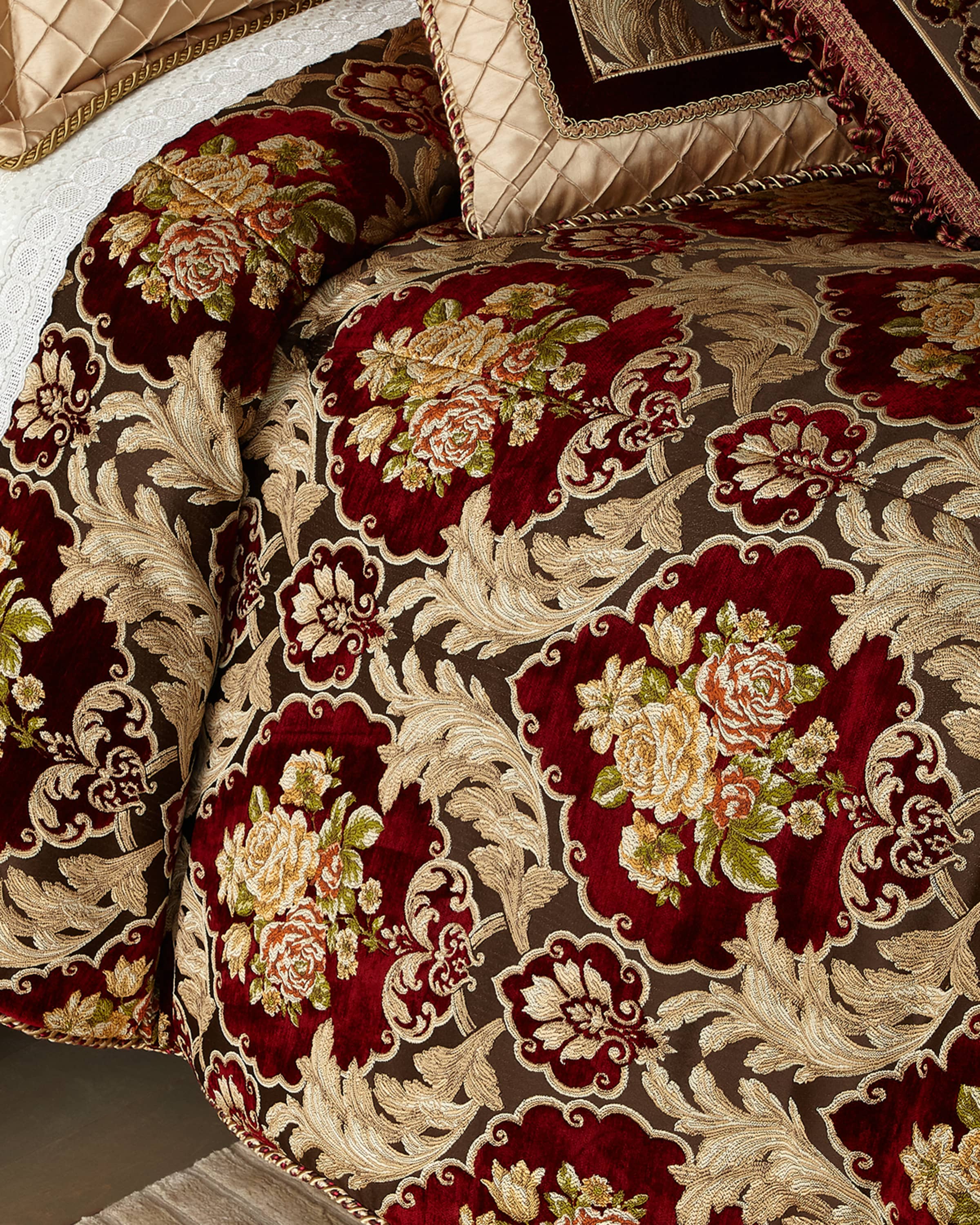 Austin Horn Collection Alias 3-Piece Queen Comforter Set