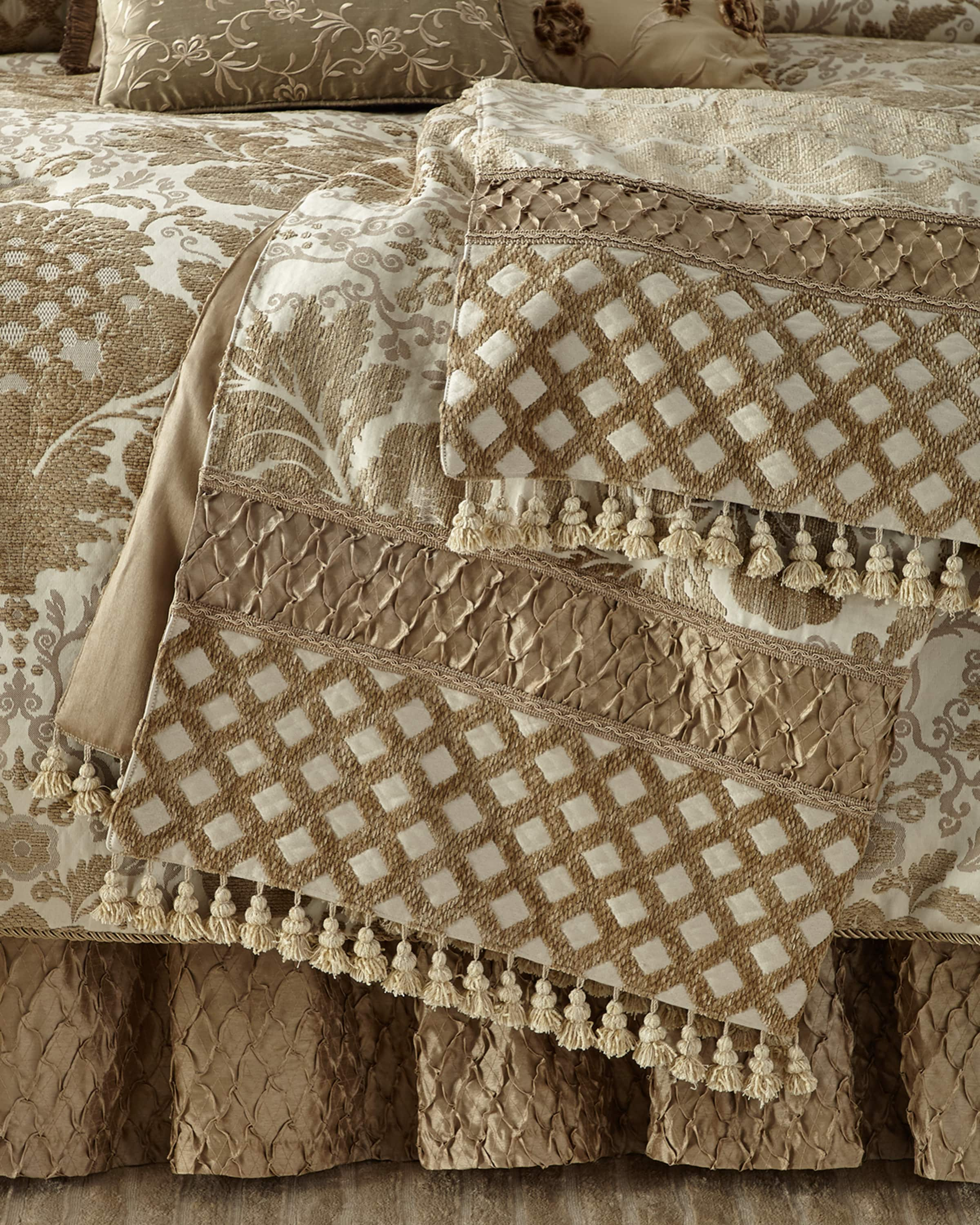 Austin Horn Collection Everleigh Throw