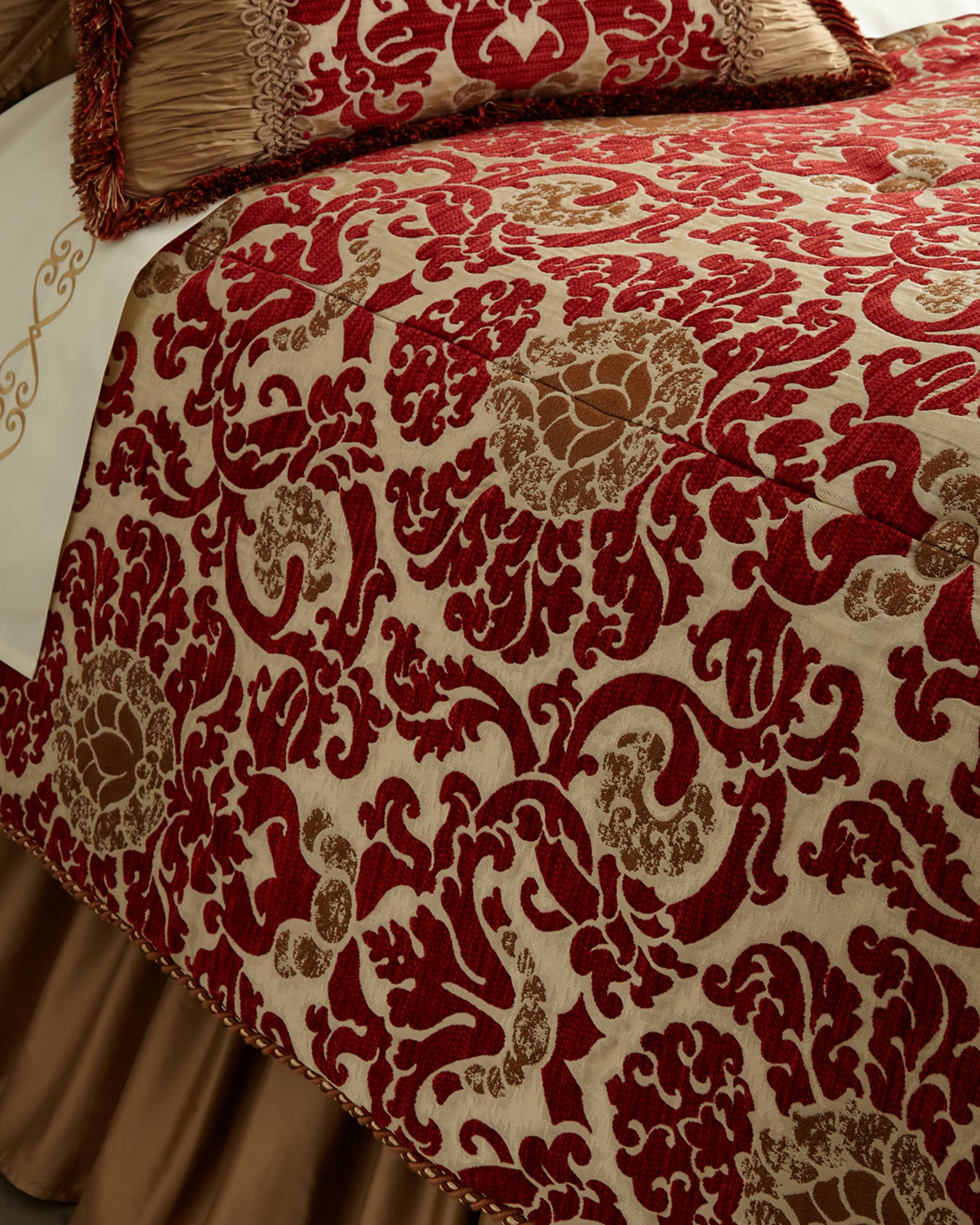 Austin Horn Collection Arabesque Queen Comforter