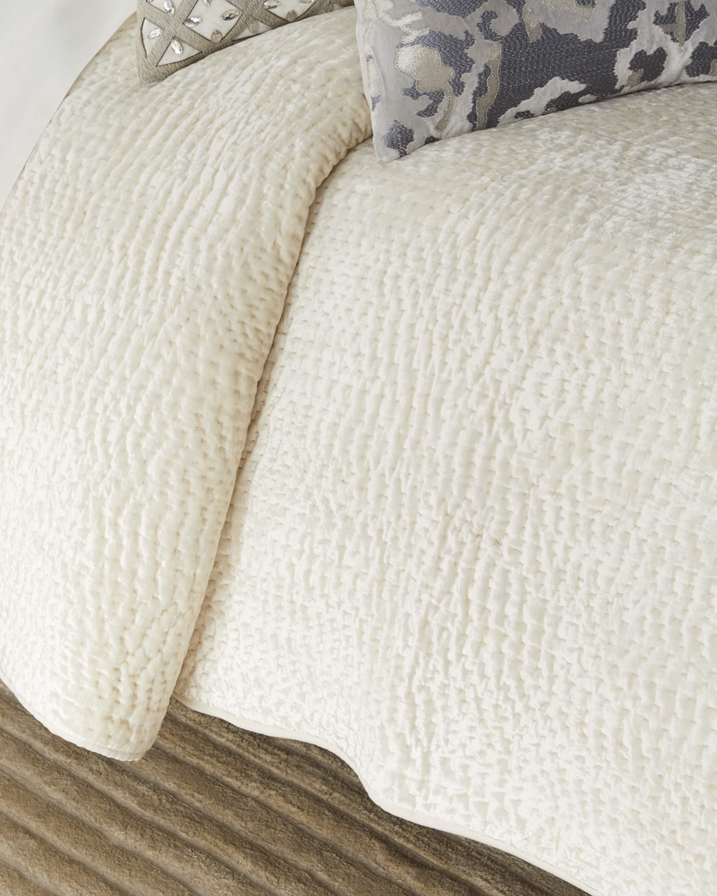 Callisto Home Pickstitch Velvet Quilt, Queen
