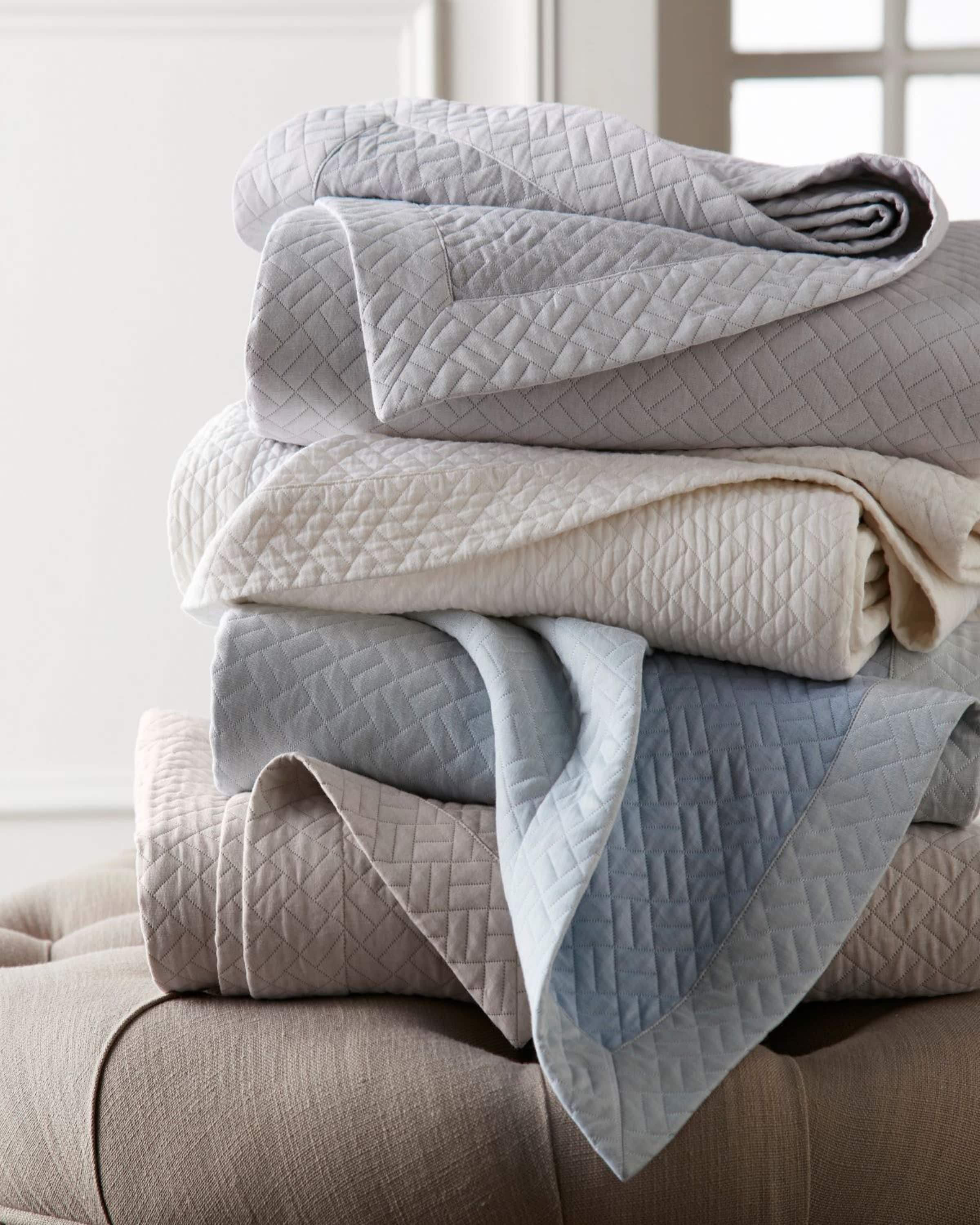 Home Treasures Savannah Coverlet, Queen