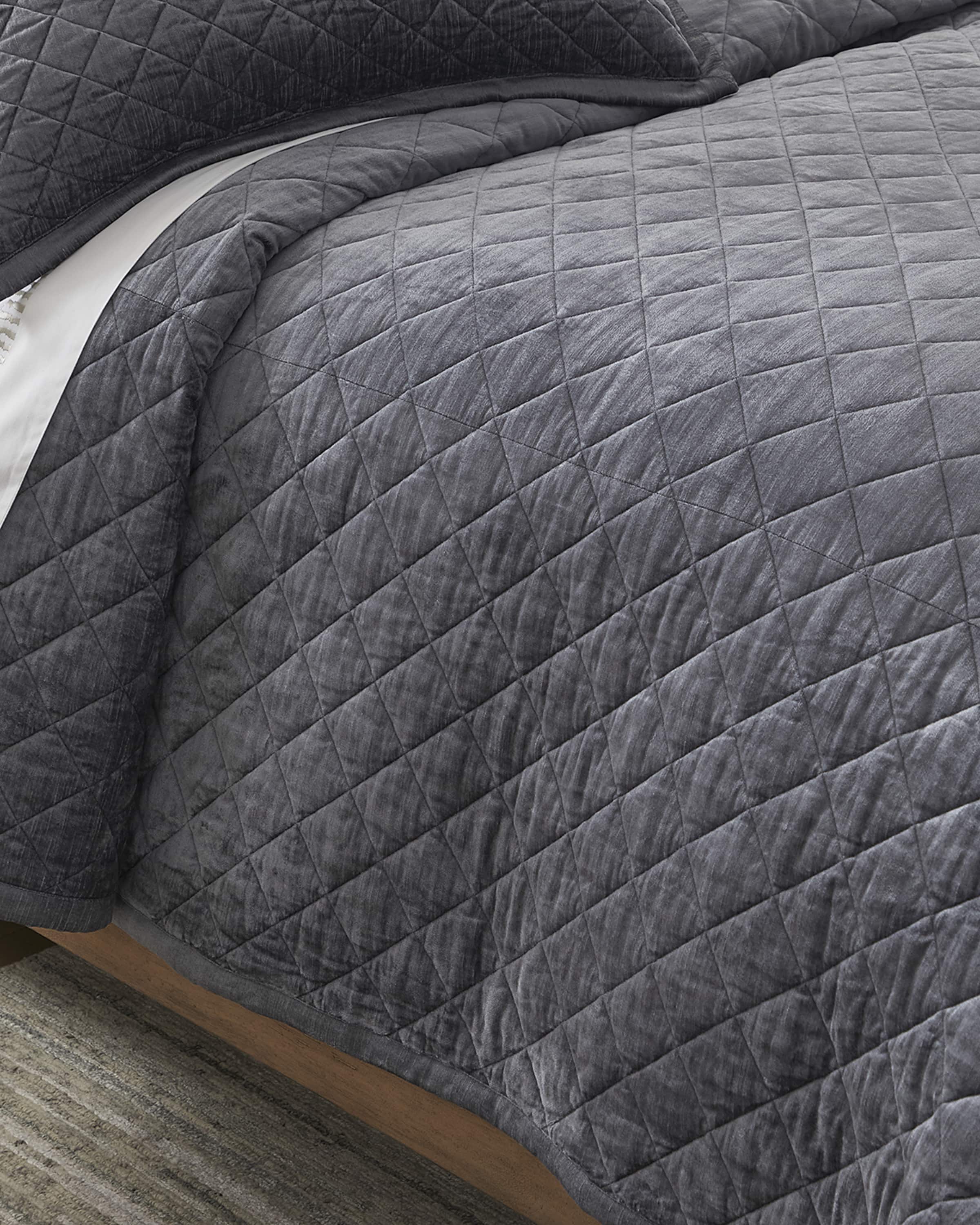 Amity Home Simona Velvet Quilt, Queen