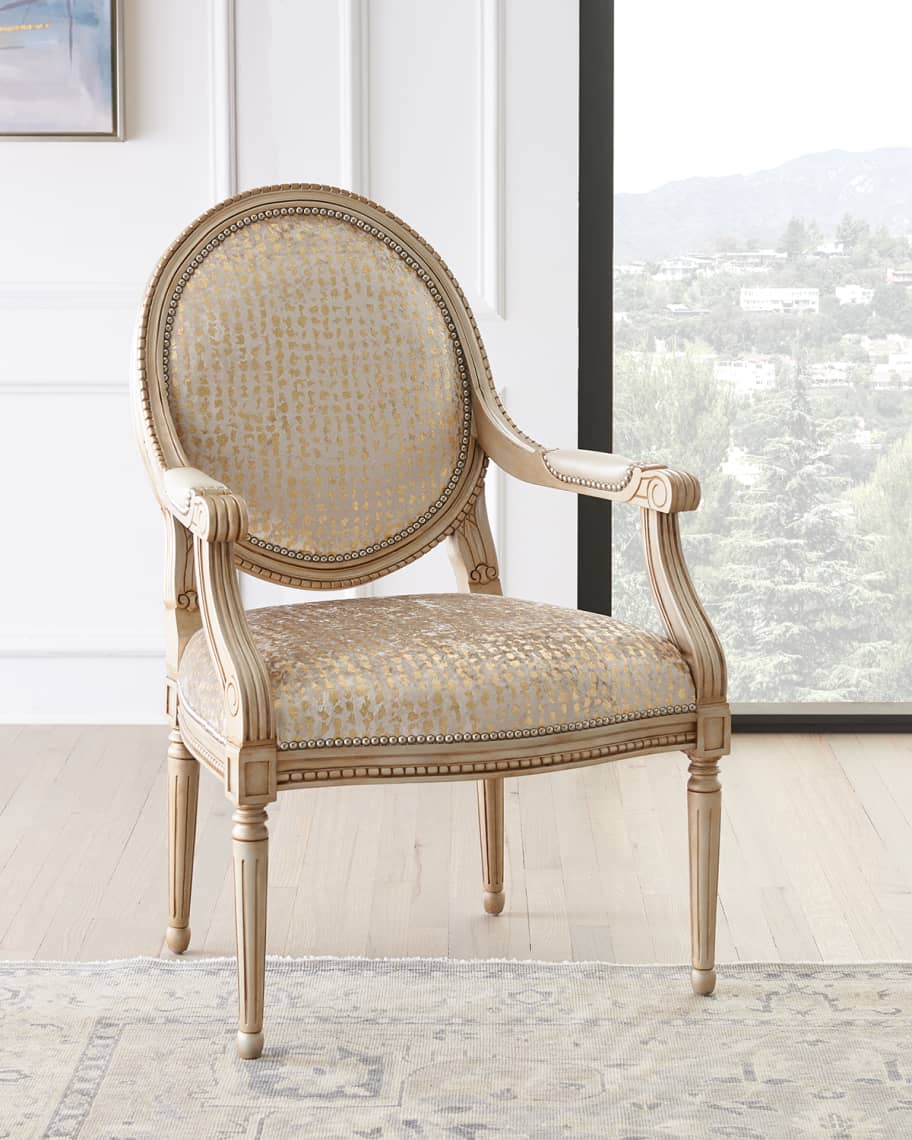 Image 2 of 5: Makayla Accent Chair
