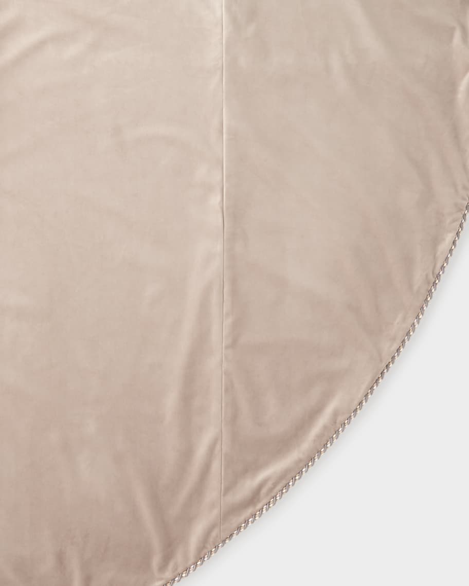 Image 1 of 1: Vogue 108" Tablecloth