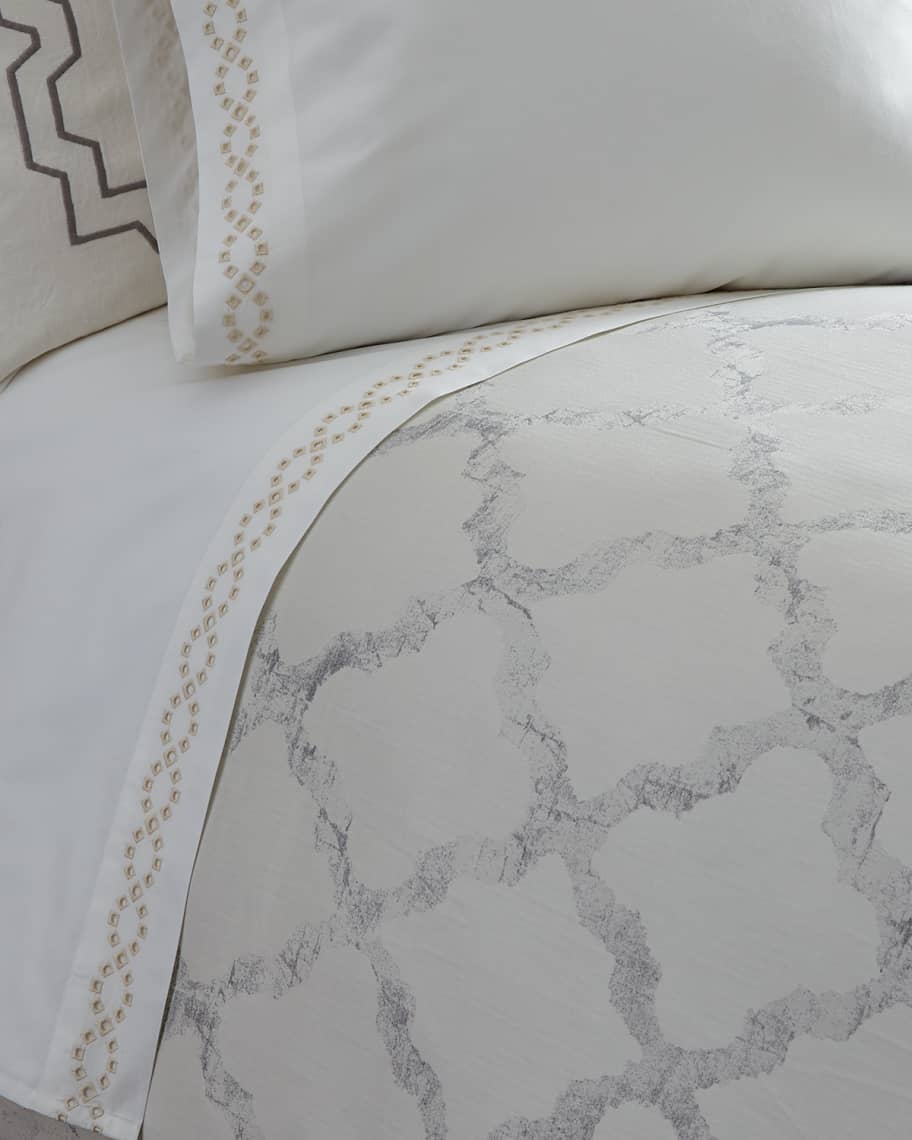 Vera Wang Two Queen Diamond Eyelet 400 Thread Count Pillowcases