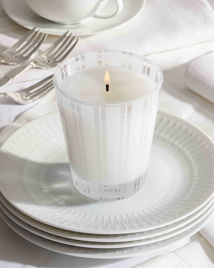 Image 3 of 5: Linen Classic Scented Candle, 8.1 oz.