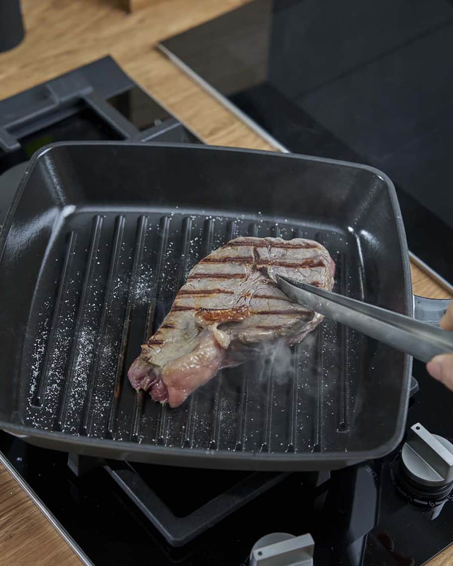 Image 3 of 4: Cast Iron 10-Inch Square Grill Pan