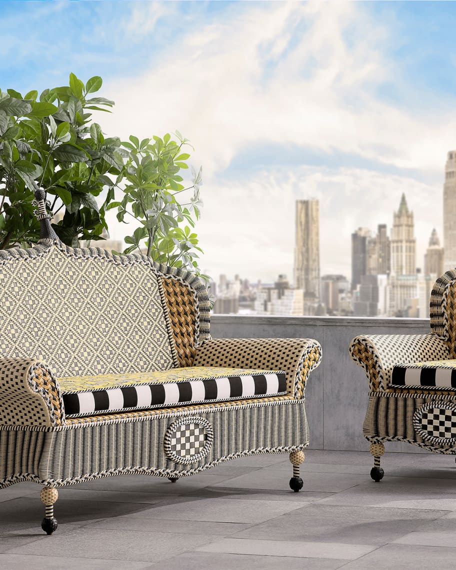 Image 3 of 4: Queen Bee Courtyard Outdoor Settee