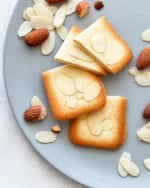 Image 3 of 3: Yoku Moku Billet Aux Amandes