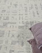 Image 8 of 9: Exquisite Rugs Aspen Hand-Tufted Rug