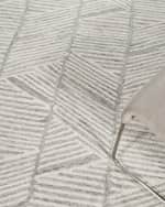 Image 8 of 8: Exquisite Rugs Kascata Hand-Tufted Silver/Ivory Rug, 6' x 9'
