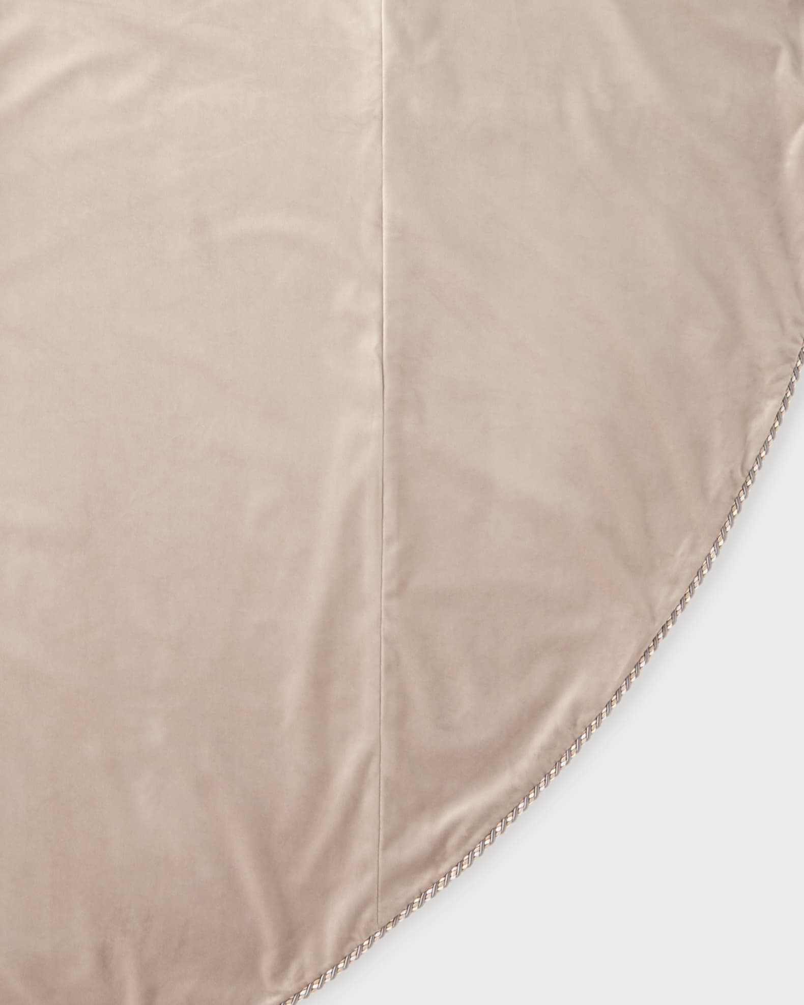 Austin Horn Collection Vogue 108" Tablecloth