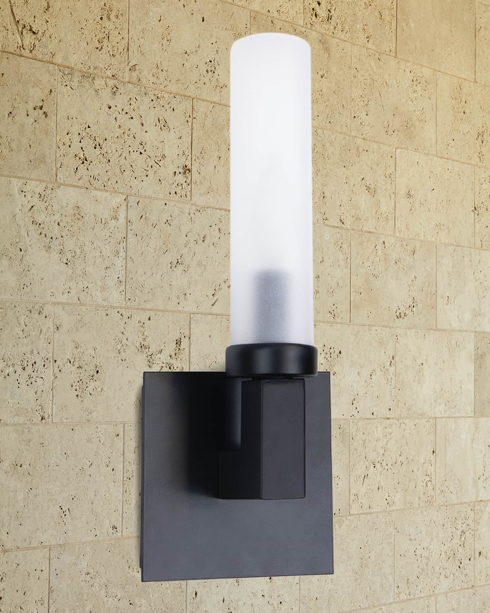 Regina Andrew Montecito Single-Light Outdoor Wall Sconce
