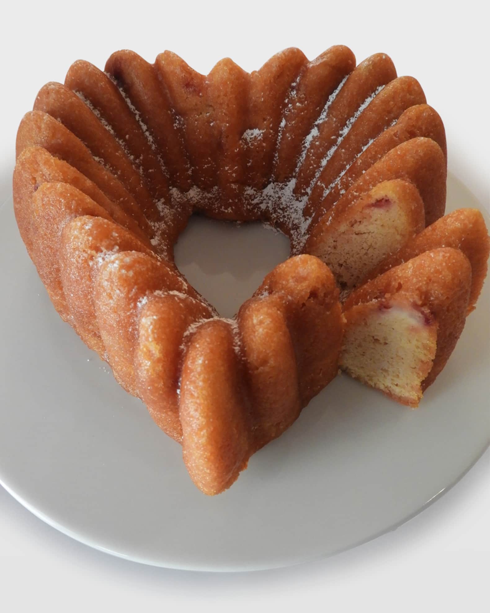 PM Delights Strawberry Champagne Heart-Shaped Cake