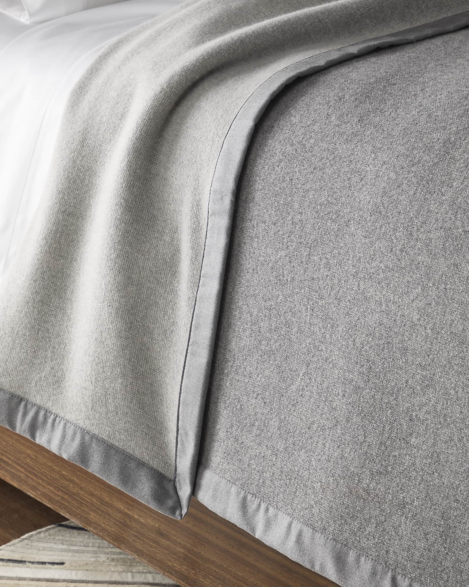 Sferra Nerino Full/Quen Blanket, 100" x 94"