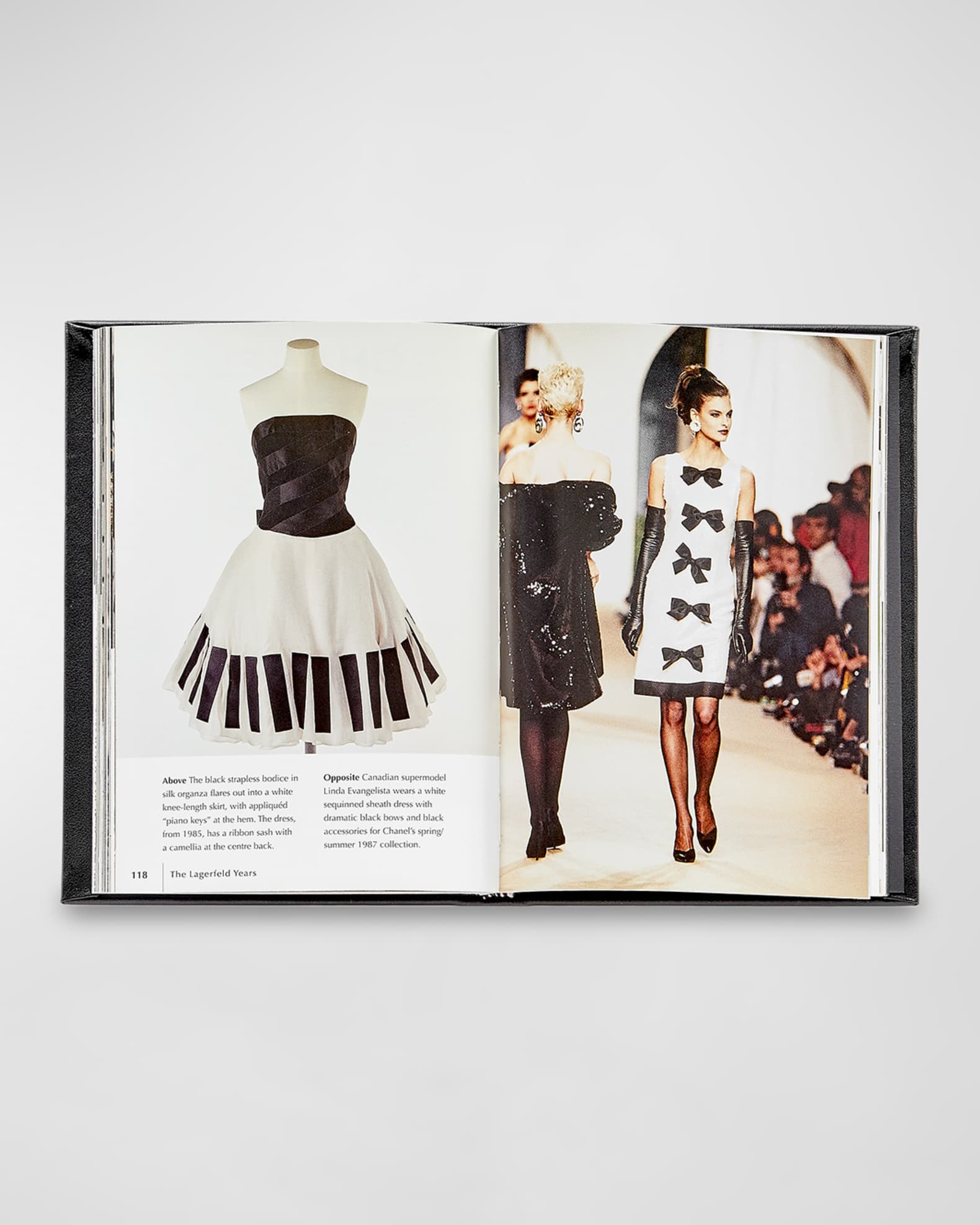 CHANEL ビジュアルブック Chanel's New Makeup Book Is the Most Unique Gift for Beauty