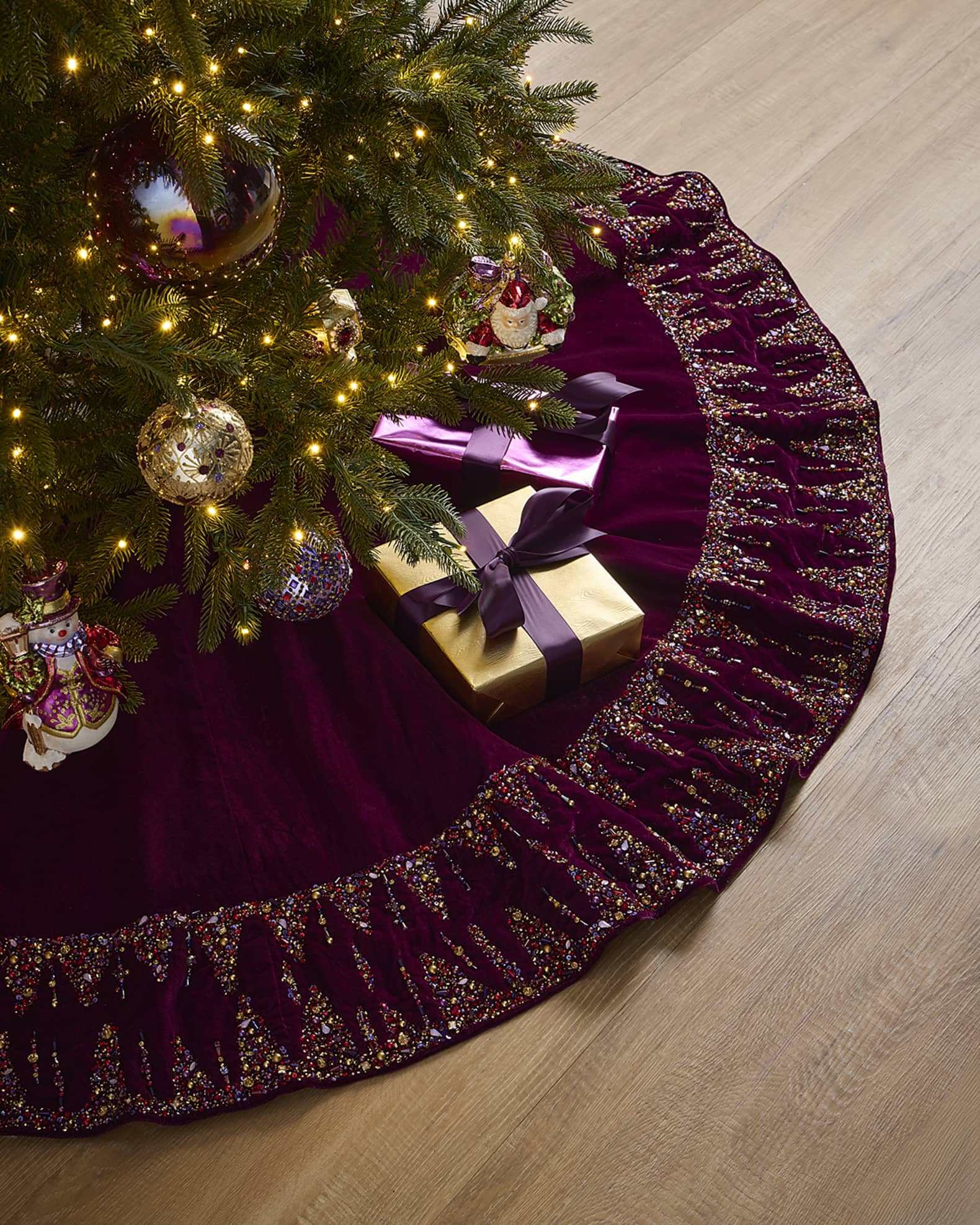 Neiman Marcus Plum Christmas Beaded Velvet Tree Skirt, Christmas Decorations Christmas Tree Skirts, image size:1580x1975